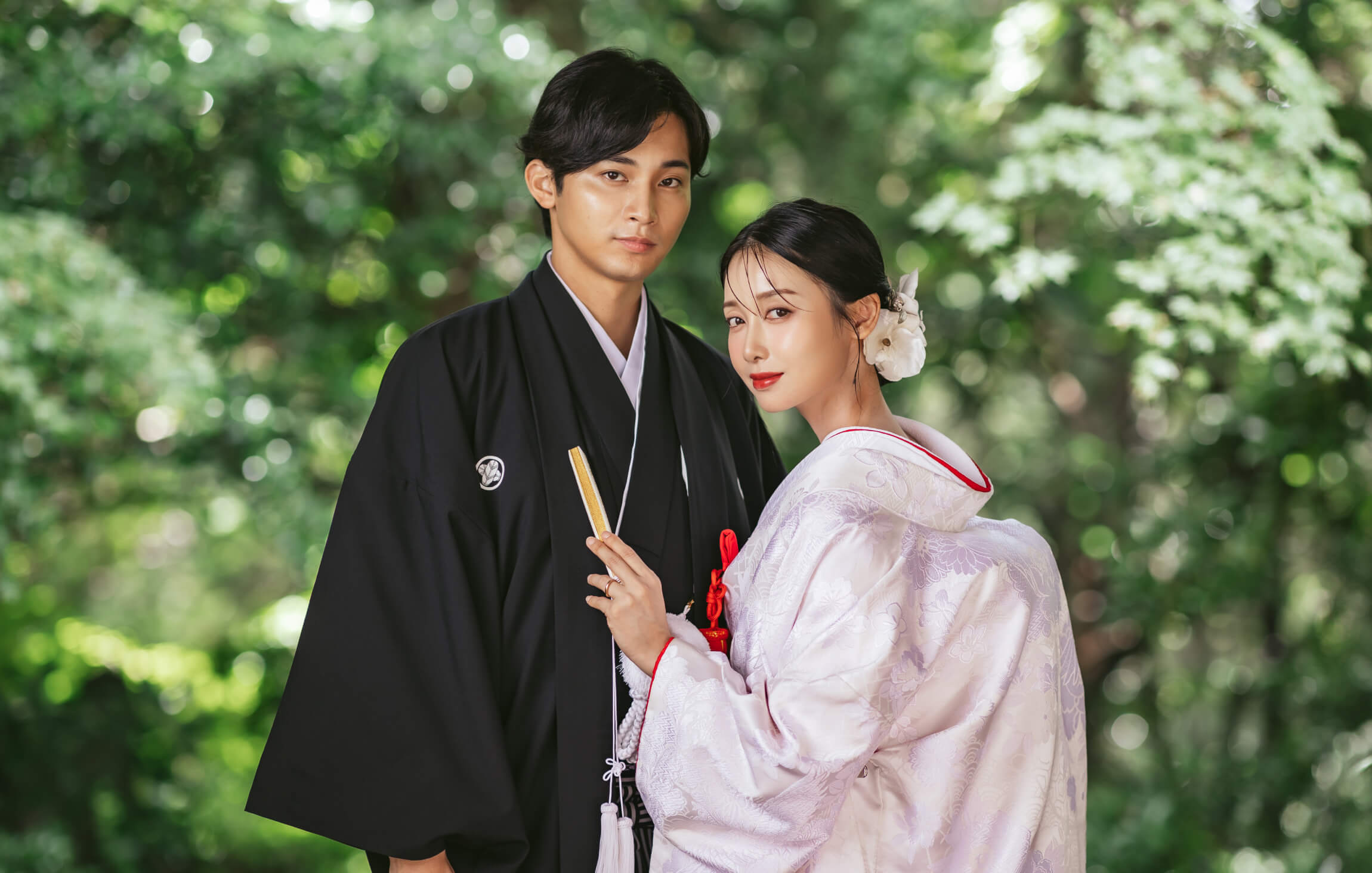 和の気品、神殿に映える晴れ姿